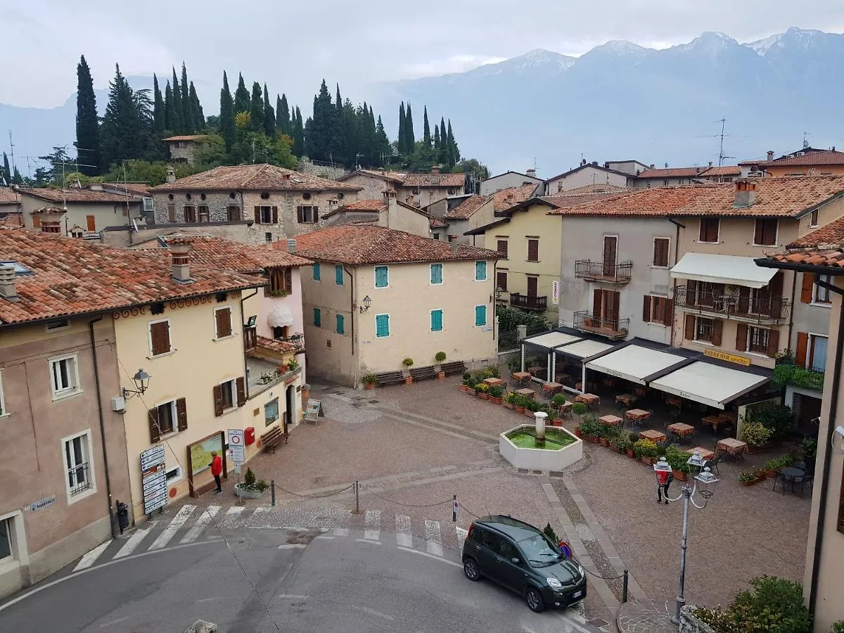 Casa La Pief 1 Giallo By Gardadomusmea Tremosine Italien