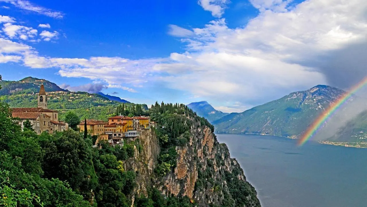 Casa La Pief 1 Giallo By Gardadomusmea Tremosine